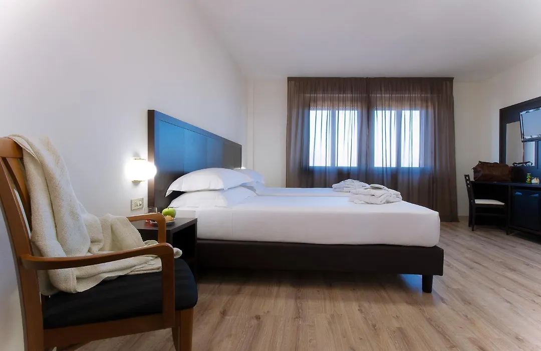 Cdh Hotel Modena-1